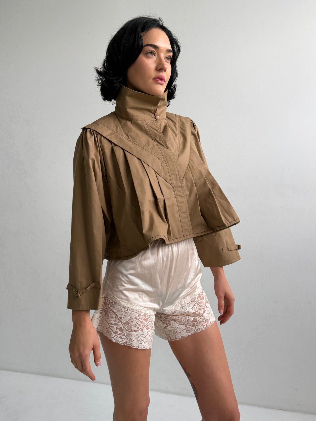 Vintage 80s/90s Khaki Structured Yoke Cropped Jacket (Fits S/M)