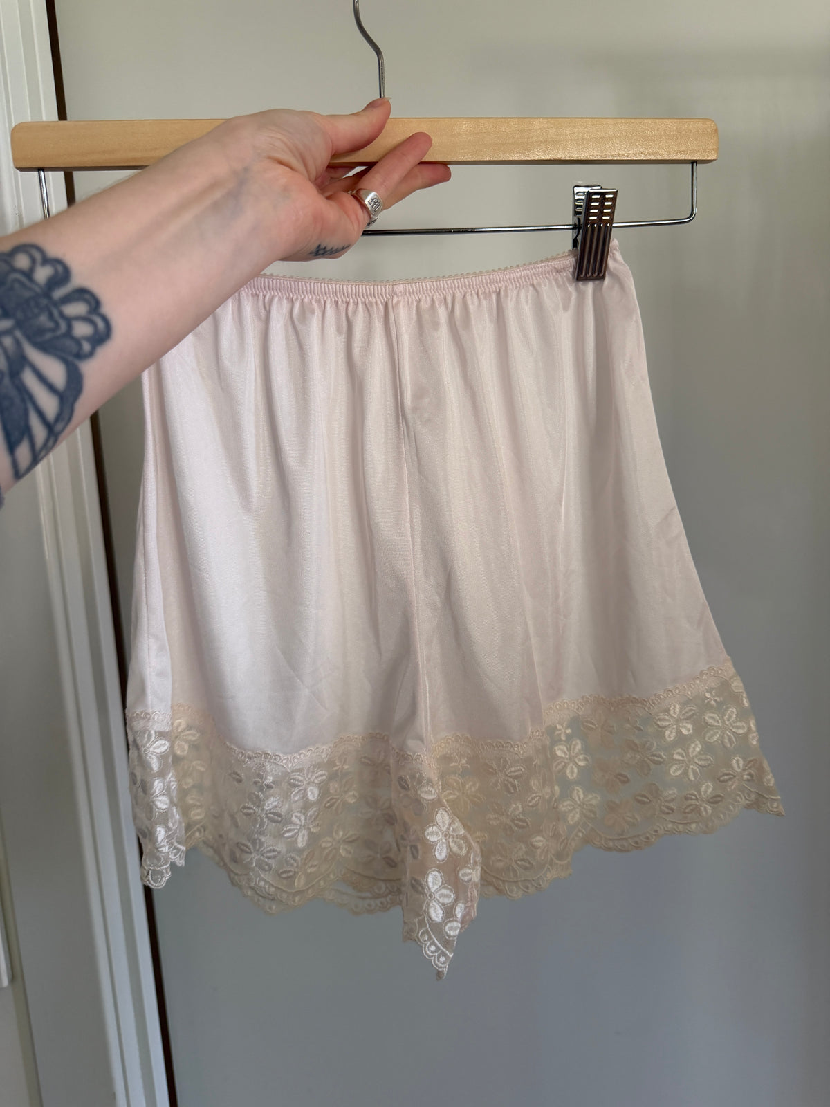 Deadstock Japanese Light Pink Floral Daisy Lace Slip Shorts (S)