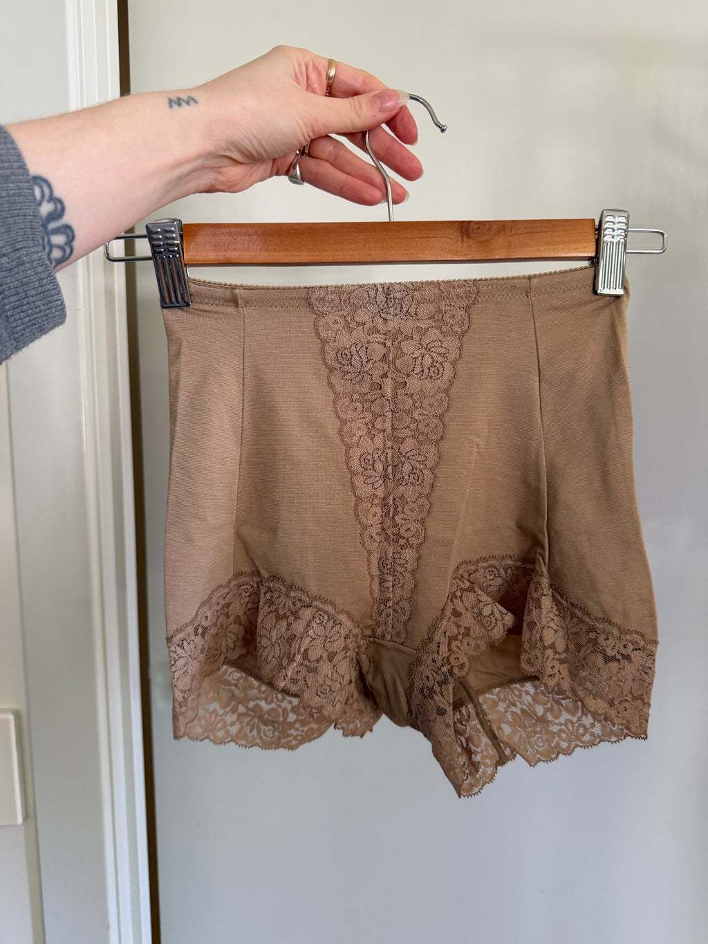 Beige Lace Boyshorts (XS)